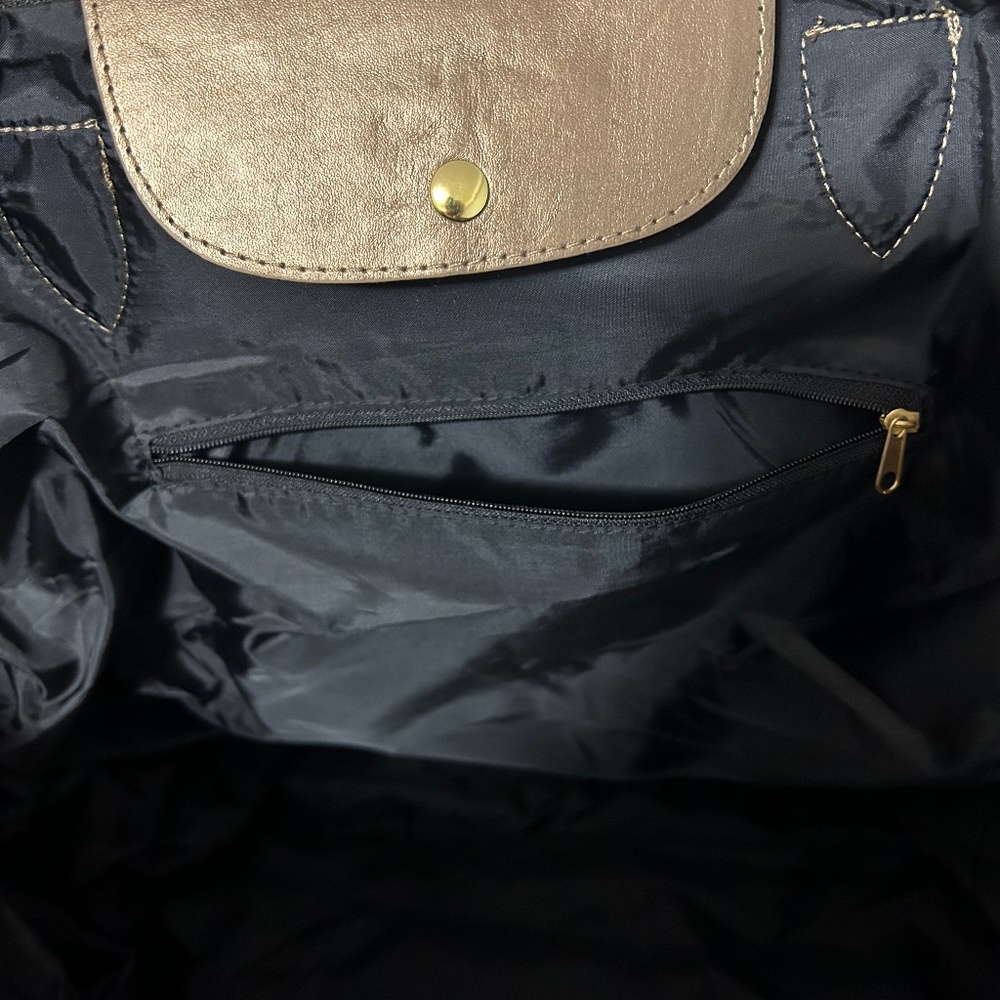Weekend Bag - Picture 3 of 9